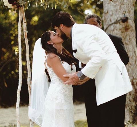 David Eason kissing his bride Jenelle Evans on the wedding day