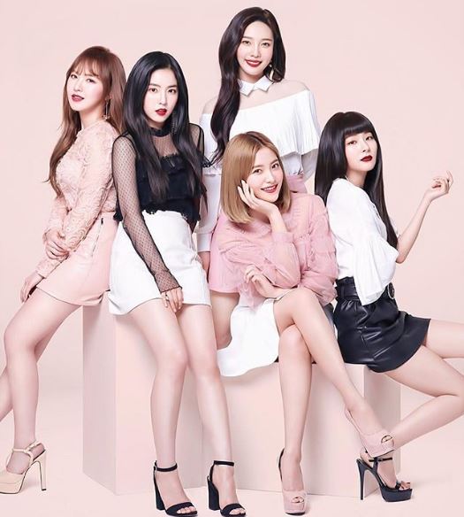 Joy with Red Velvet girl group members