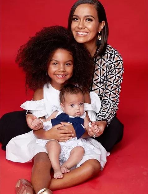 Briana with her daughters