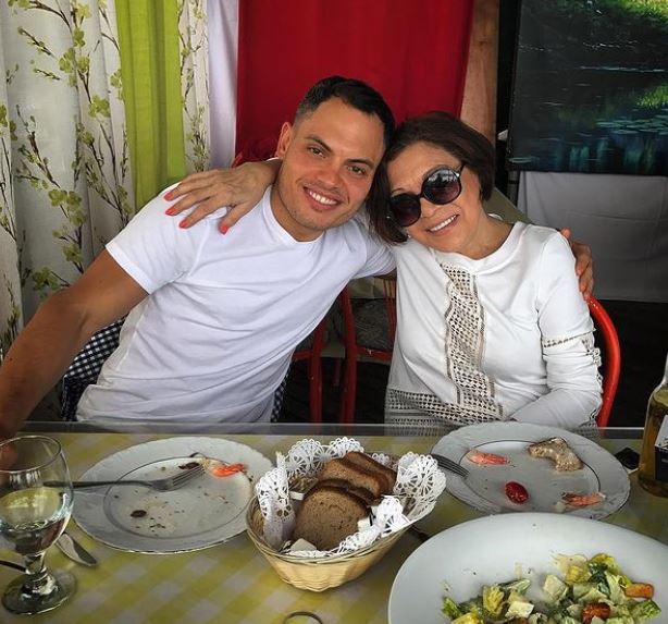 Shimon having a lunch with his mother