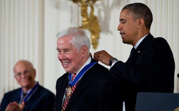 Richard receives medal from Obama